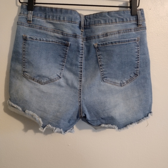 No boundaries high rise shorts Size 13 - Picture 3 of 3